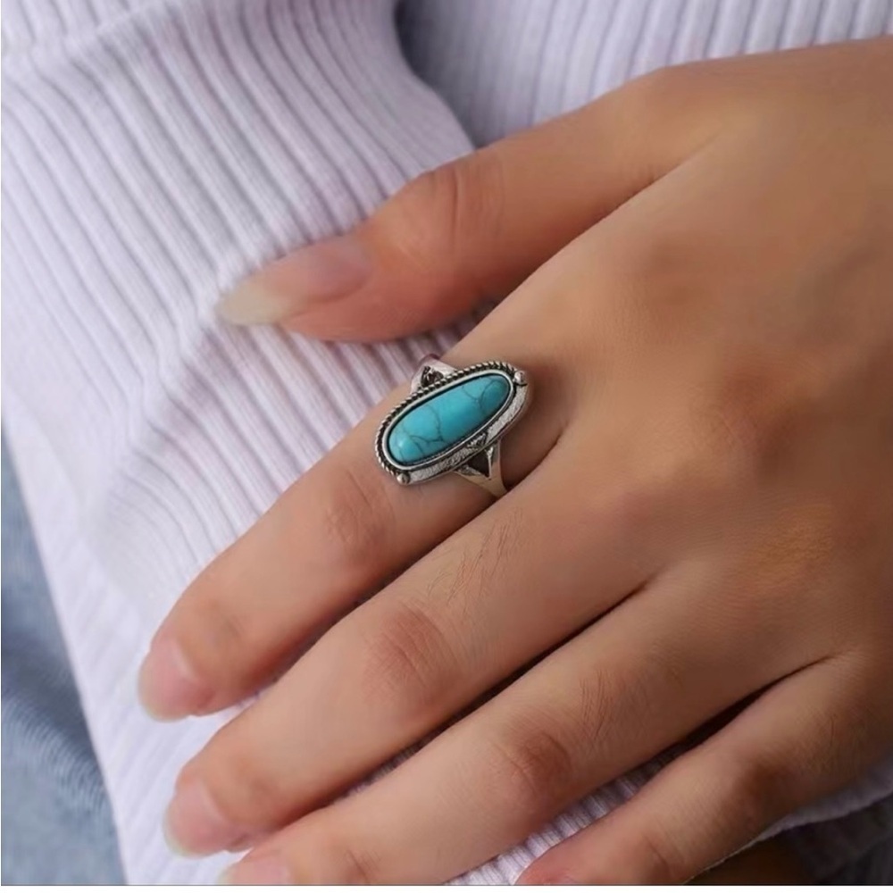 Elegant Silver and Turquoise Ring fits size 7/8 - Picture 1 of 3